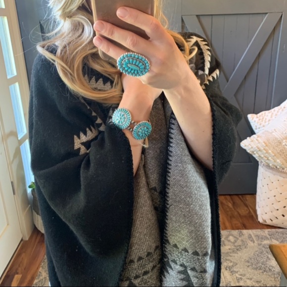 New Western Turquoise & White Squash Blossom Beaded Bracelet - Picture 4 of 7